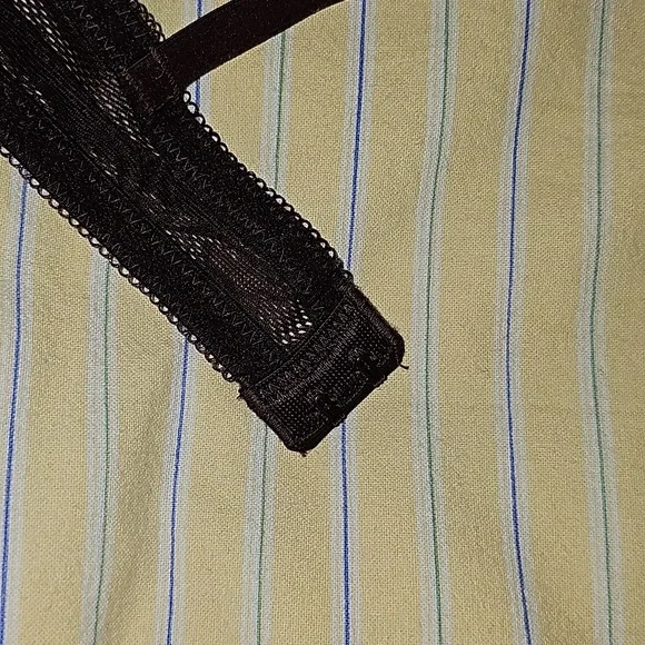 Burgundy bra 🛍3 For $15🛍 - Picture 10 of 12